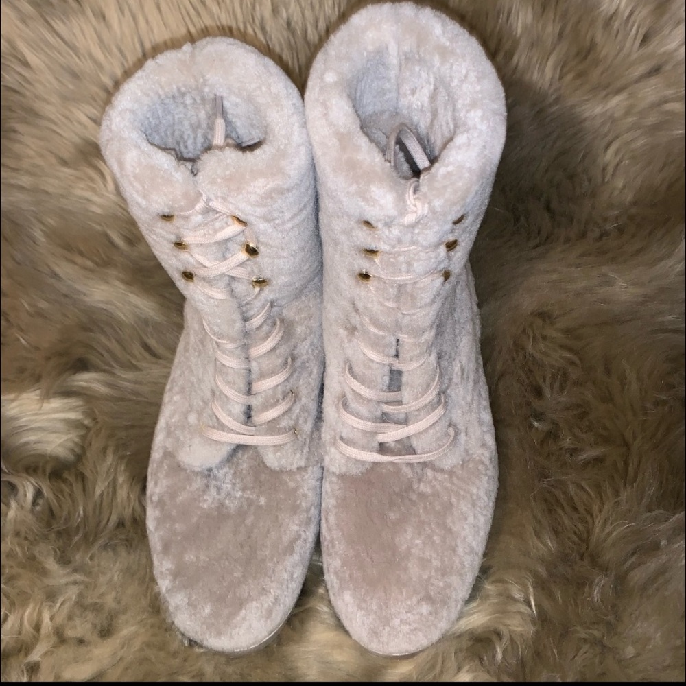 NWOT Stuart Weitzman McKenzie Chill Combat Boot